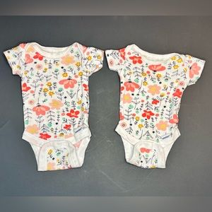 Gerber made with Organic Cotton Floral twin onesies - size preemie